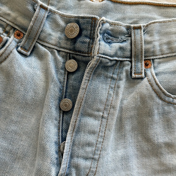 Women’s Levi’s Denim Shorts - Great condition - Intentional distress - Picture 2 of 13